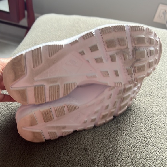 Nike Huaraches size 7Y - Picture 6 of 7